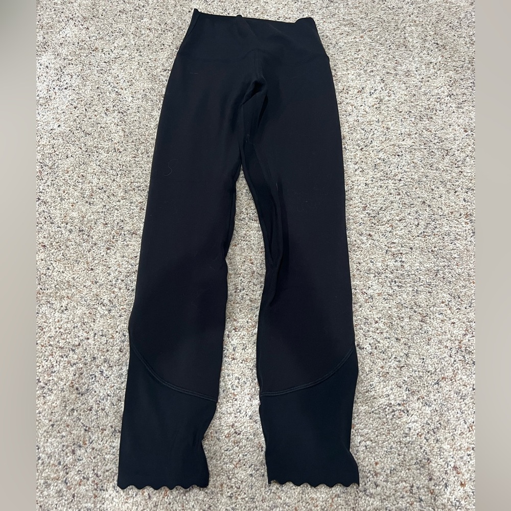 Lululemon size 4 align high rise with scalloped ends leggings